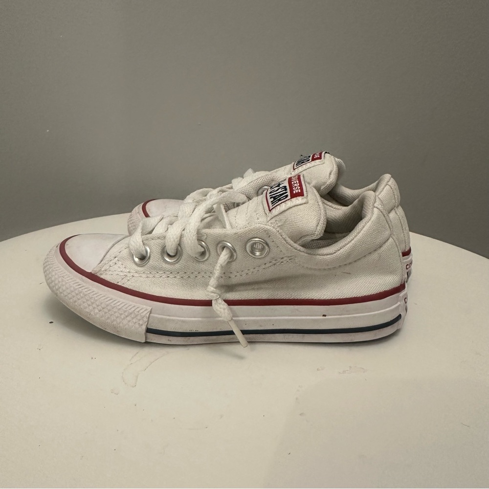 EUC Converse Kids White Sneakers. Size Little Kids 11.